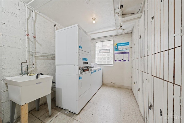 4906 Chalet Dr Unit 7, Saint Bernard, OH 45217 - shared laundry featuring stacked washer / dryer and washing machine and dryer