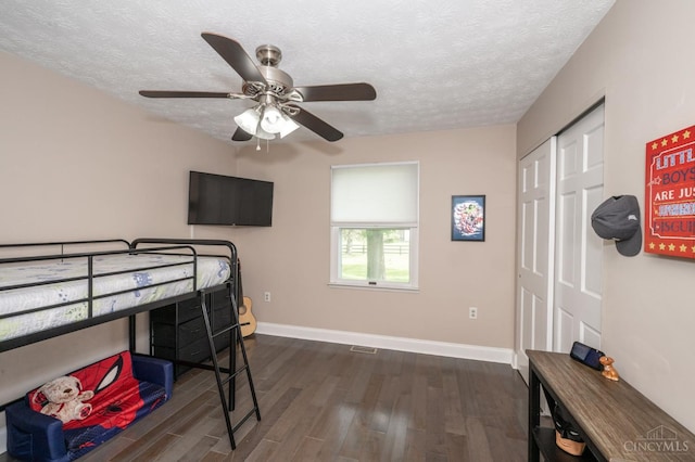 6290 Ludlum Rd, Salem Twp, OH 45152 - bedroom featuring dark wood-type flooring, baseboards, a textured ceiling, a closet, and a ceiling fan