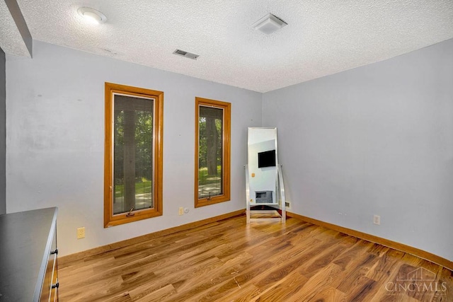 4723 Rosedale Rd, Middletown, OH 45042 - spare room featuring wood finished floors, a textured ceiling, and baseboards