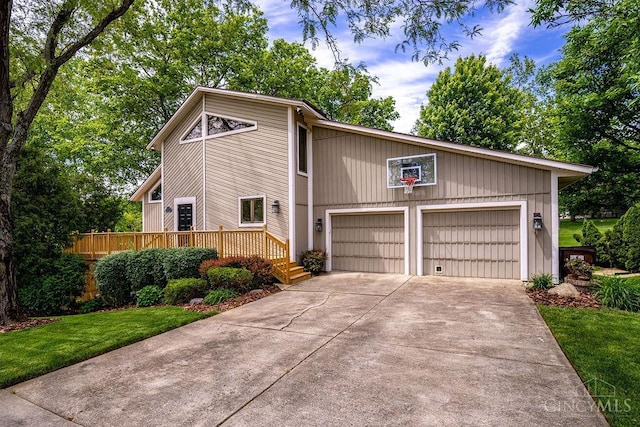 4723 Rosedale Rd, Middletown, OH 45042 - mid-century modern home with a wooden deck and driveway