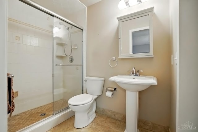 6872 Sandharbor Ct, Hamilton Twp, OH 45039 - bathroom with toilet, a shower stall, and a sink