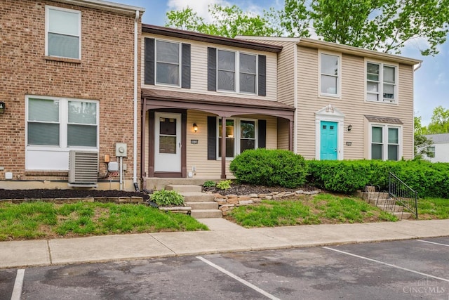 4634 Courtwood Cir, Union Twp, OH 45103 - multi unit property featuring uncovered parking and a porch