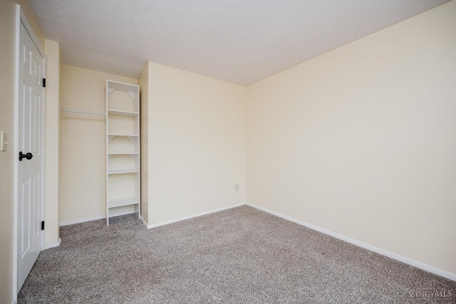 4634 Courtwood Cir, Union Twp, OH 45103 - unfurnished bedroom featuring carpet floors, baseboards, a textured ceiling, and a closet