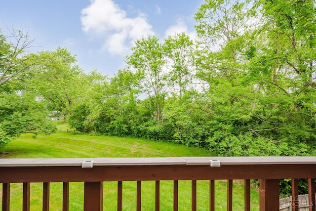 4634 Courtwood Cir, Union Twp, OH 45103 - view of grassy yard featuring a balcony