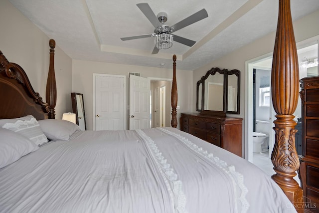 2489 Swings Corner Pt Isabel Rd, Tate Twp, OH 45106 - bedroom with a raised ceiling, connected bathroom, and ceiling fan