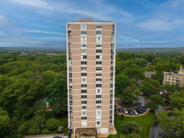 2324 Madison Rd Unit 506, Cincinnati, OH 45208 - view of apartment building / complex featuring a forest view