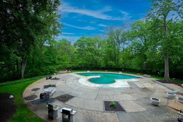 2324 Madison Rd Unit 506, Cincinnati, OH 45208 - outdoor pool with a patio area