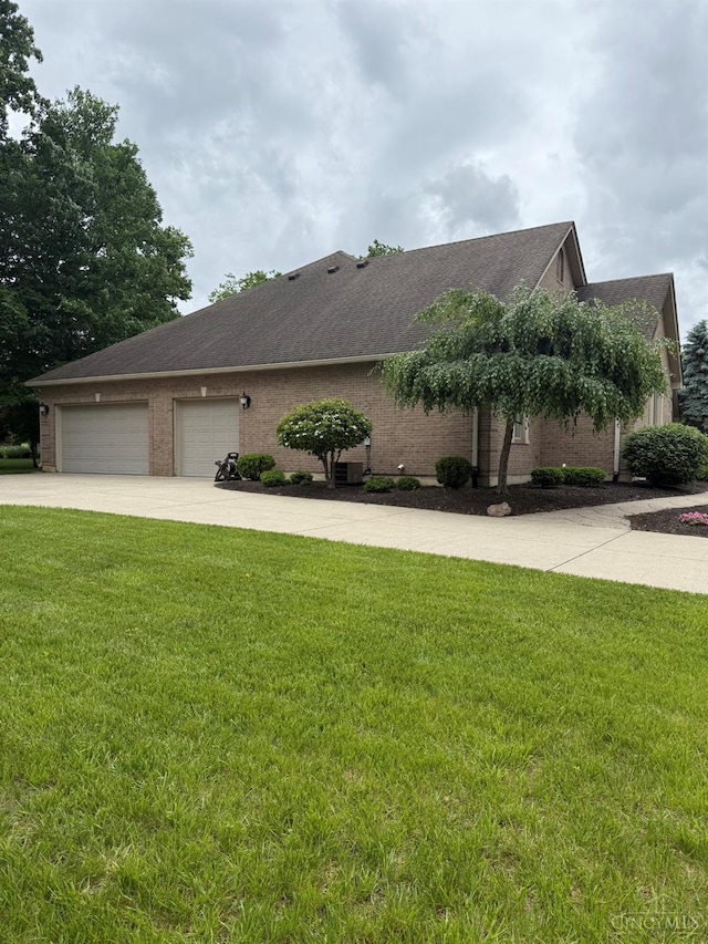 655 Devanshae Ct, Hamilton, OH 45013 - view of front of home featuring concrete driveway, a garage, a front yard, and roof with shingles