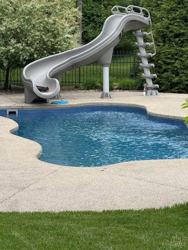 655 Devanshae Ct, Hamilton, OH 45013 - outdoor pool with a water slide