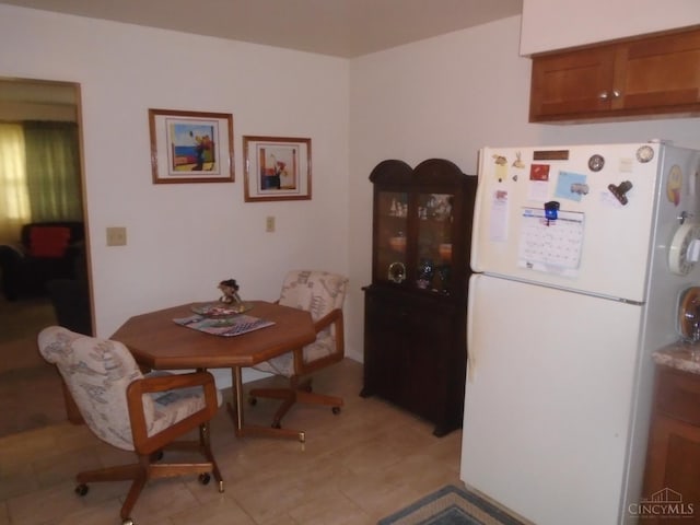 18 Blackwell Ct, Fairfield, OH 45014 - dining area featuring light tile patterned flooring