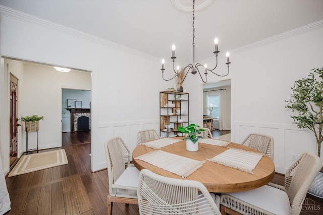 1171 Craig Ct, Hamilton Twp, OH 45039 - dining area featuring crown molding, a decorative wall, wood finished floors, a wainscoted wall, and a chandelier
