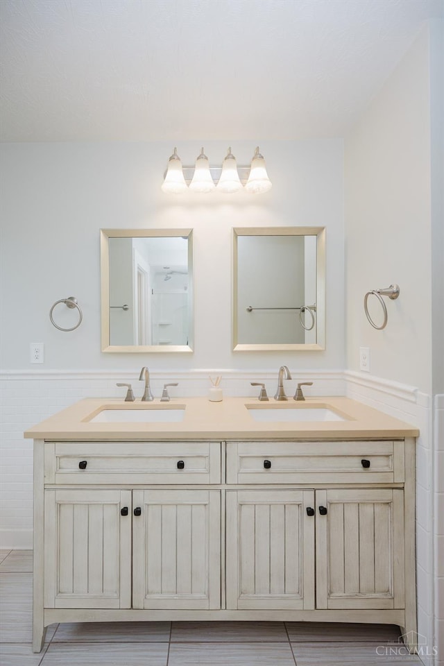 1171 Craig Ct, Hamilton Twp, OH 45039 - full bathroom with double vanity and wainscoting