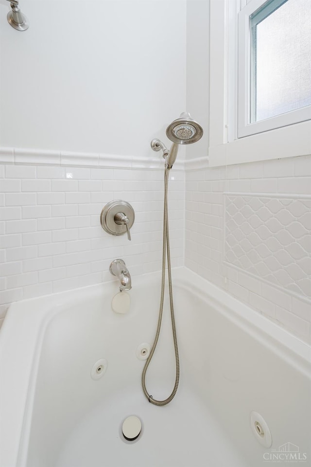 1171 Craig Ct, Hamilton Twp, OH 45039 - bathroom view of a whirlpool tub and wainscoting