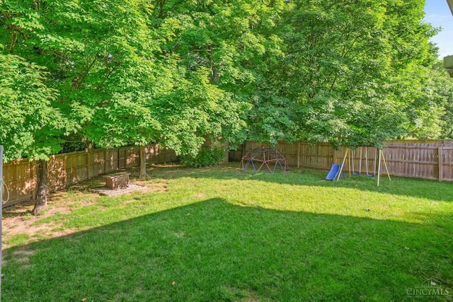 2020 Woodcreek Dr, Fairfield, OH 45014 - view of yard