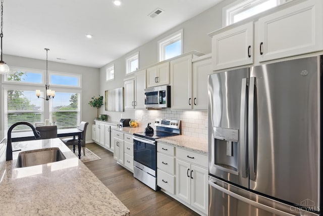 1387 Lake Run Dr, Turtle Creek Twp, OH 45036 - kitchen with appliances with stainless steel finishes, a sink, healthy amount of natural light, dark wood-type flooring, and recessed lighting
