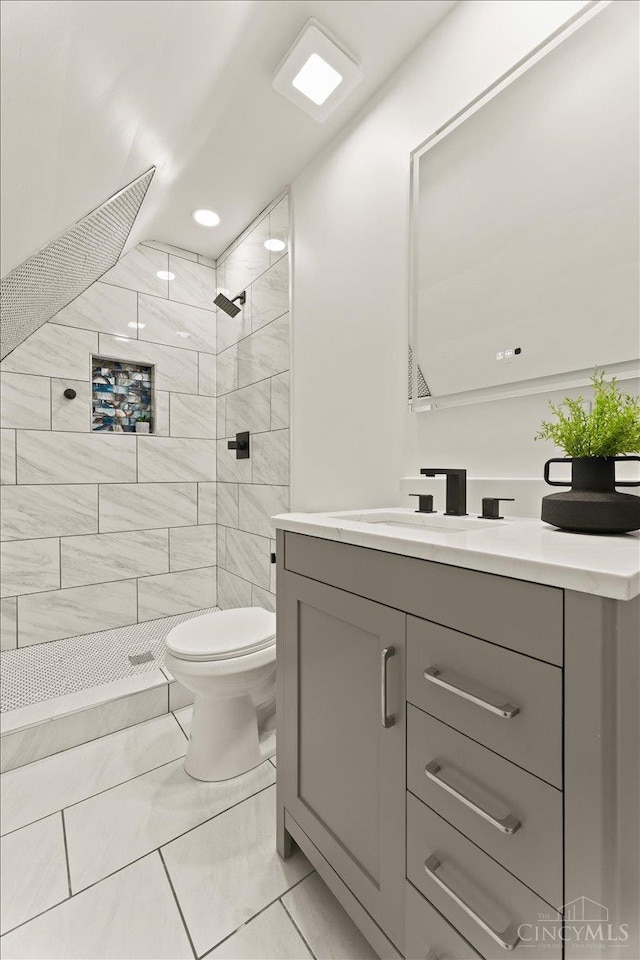 3970 Abington Ave, Cincinnati, OH 45229 - full bathroom featuring vanity, a tile shower, and recessed lighting