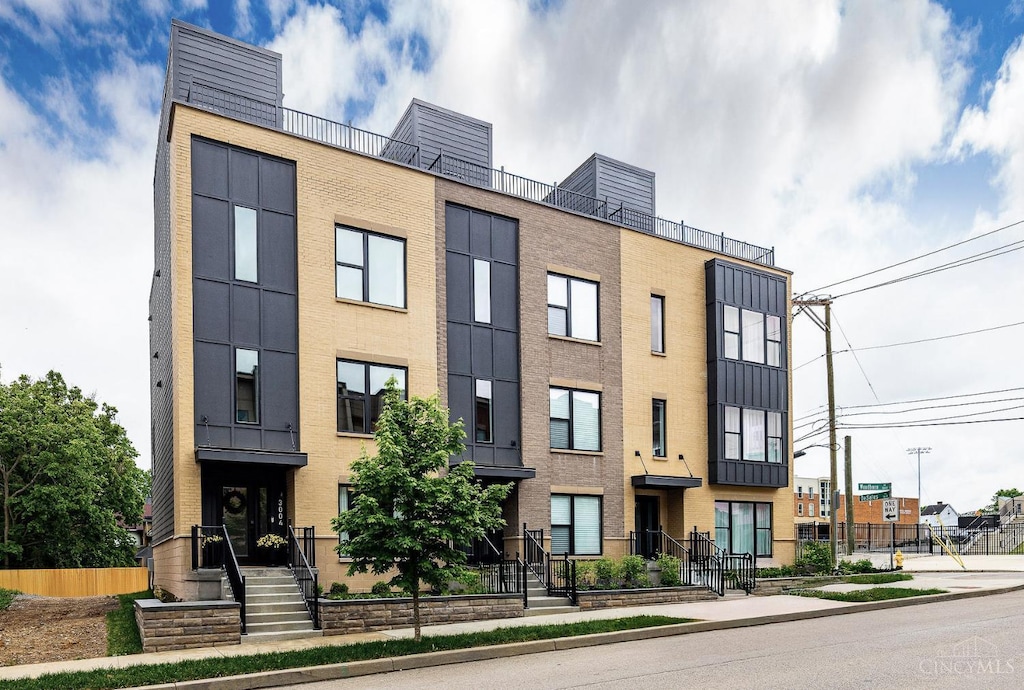 3006 Woodburn Ave, Cincinnati, OH 45206 - photo 2