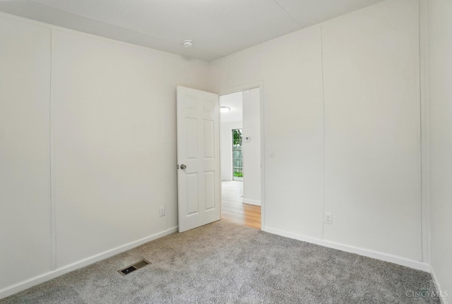 665 Diamond Loop, Middletown, OH 45044 - empty room with carpet floors, a smoke detector, and baseboards