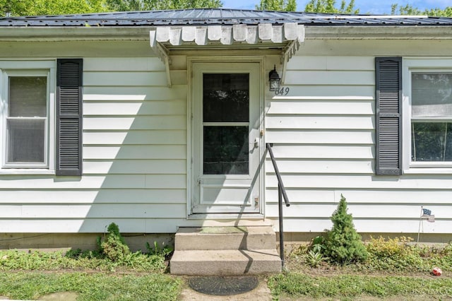 849 E Columbus St, Wilmington, OH 45177 - entrance to property with metal roof