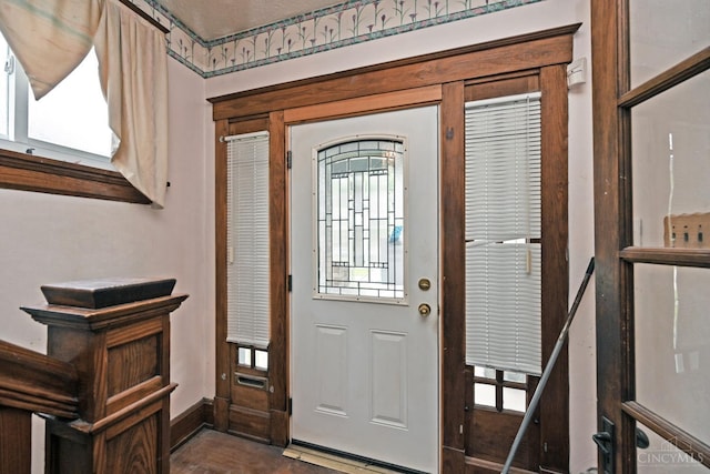 1917 Webman Ct, Cincinnati, OH 45223 - entrance foyer with baseboards