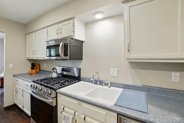 21 Garden Cir, Wilmington, OH 45177 - kitchen with stainless steel appliances, a sink, dark wood finished floors, and white cabinetry