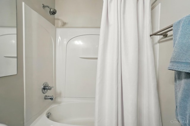 943 Steamboat Dr Unit 204, Union Twp, OH 45244 - full bath with shower / tub combo with curtain