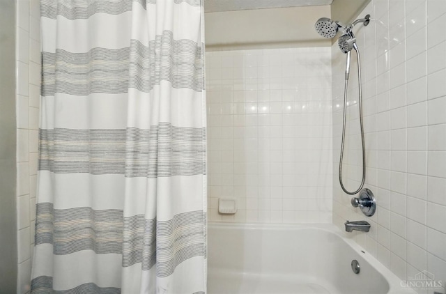 943 Steamboat Dr Unit 204, Union Twp, OH 45244 - bathroom with shower / tub combo with curtain