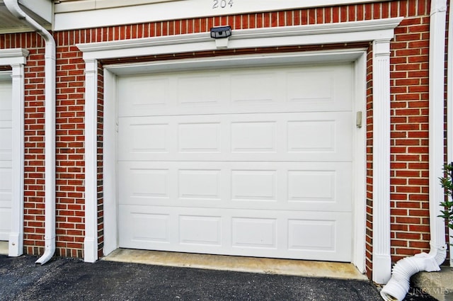 943 Steamboat Dr Unit 204, Union Twp, OH 45244 - garage with driveway