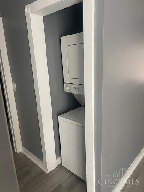 4 Cottage Ct, Anderson Twp, OH 45230 - laundry area featuring estacked washer and dryer, wood finished floors, and baseboards