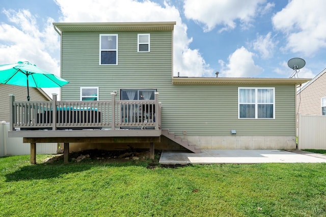 1240 Carriage Hill Ln, Hamilton, OH 45013 - rear view of property featuring a wooden deck and a lawn
