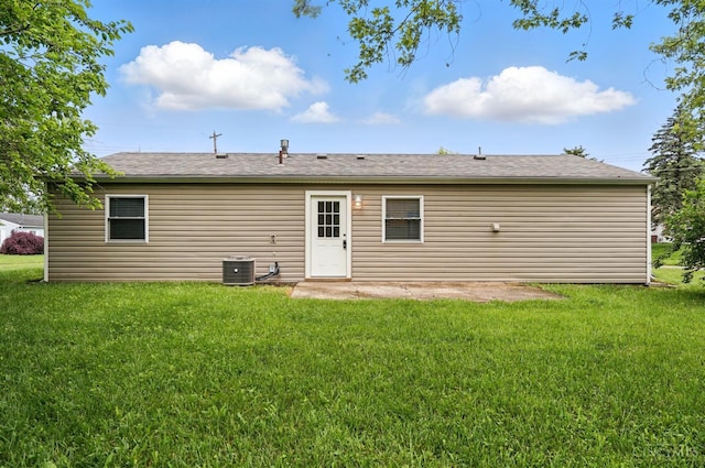 3195 Deshler, Colerain Twp, OH 45251 - back of property featuring a yard