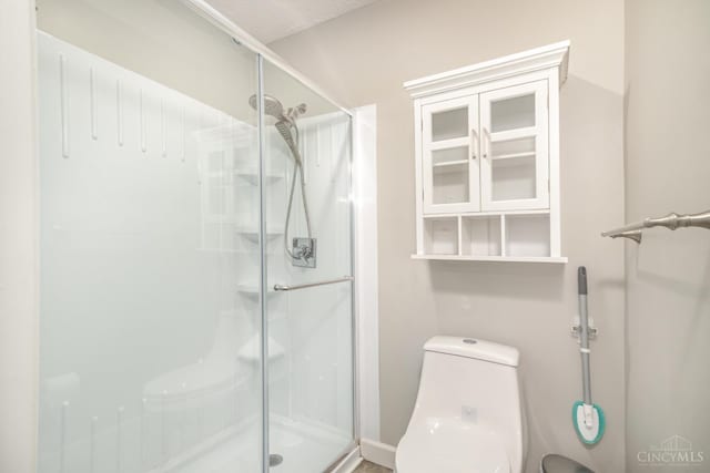 7638 Lake Pointe, Hamilton Twp, OH 45039 - bathroom featuring a shower stall, toilet, and baseboards
