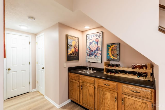 1627 Braintree Dr, Anderson Twp, OH 45255 - indoor wet bar featuring light wood finished floors and baseboards