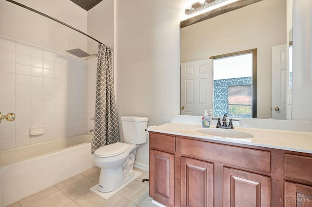 9298 Greenery Ct, Deerfield Twp, OH 45140 - full bathroom featuring tile patterned floors, toilet, shower / bathtub combination with curtain, vanity, and baseboards