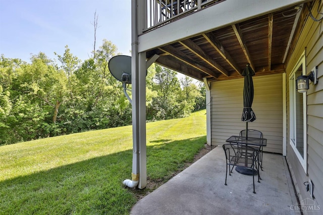 715 Castlegate Ln Unit 102, Springfield Twp, OH 45231 - view of patio featuring a balcony