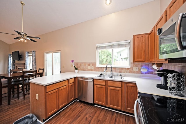 557 Hamblin Dr, Union Twp, OH 45255 - kitchen with stainless steel appliances, a sink, a peninsula, brown cabinets, and lofted ceiling