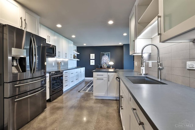 2401 Ingleside Ave Unit 10D, Cincinnati, OH 45206 - kitchen featuring appliances with stainless steel finishes, a sink, a peninsula, decorative backsplash, and recessed lighting