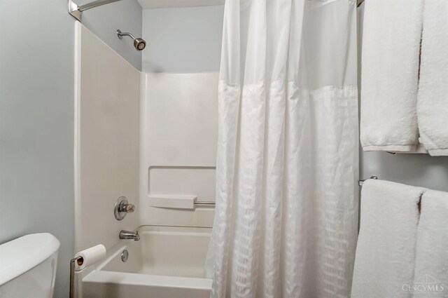 2110 Fulton Ave Unit 3, Cincinnati, OH 45206 - full bath featuring shower / bath combo with shower curtain and toilet