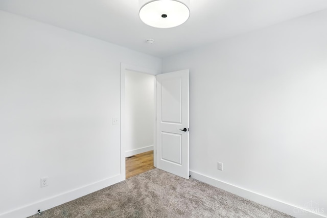 2356 Concord St, Cincinnati, OH 45206 - empty room with light carpet and a smoke detector