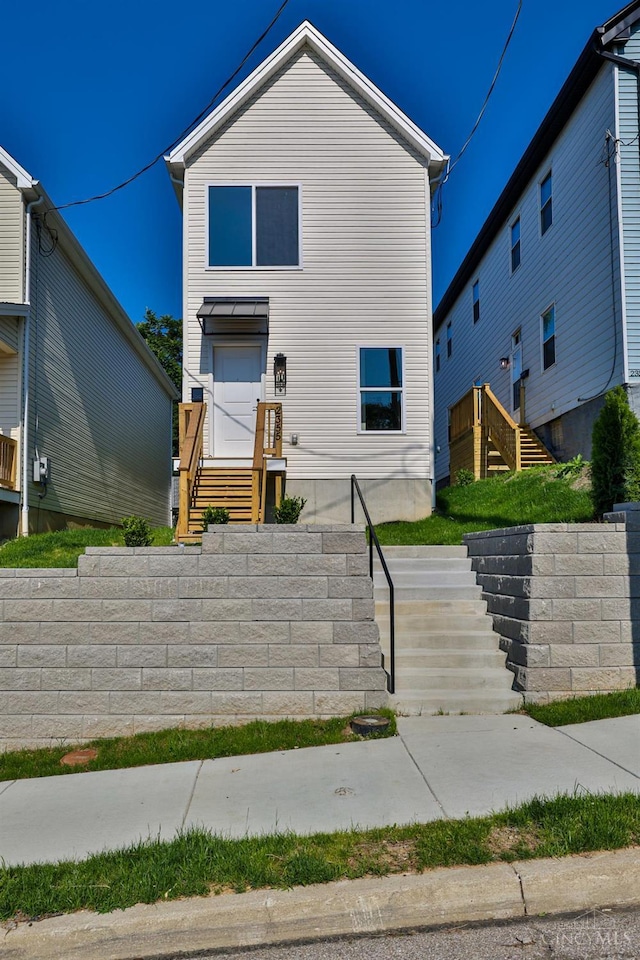 2355 Concord St, Cincinnati, OH 45206 - contemporary house featuring stairway