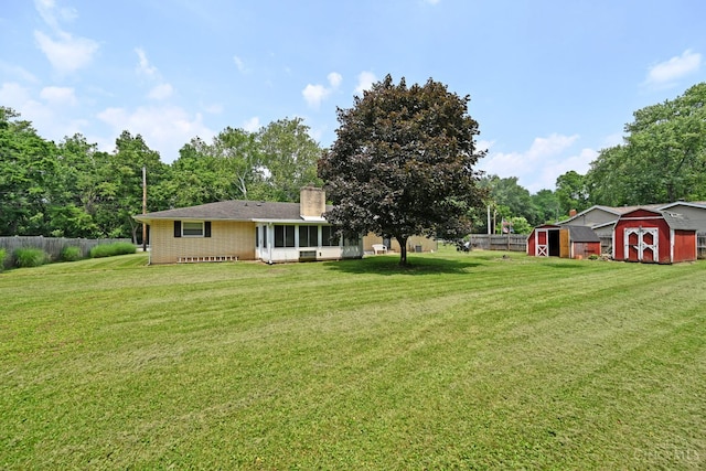 9660 N Dixie Hwy, Franklin Twp, OH 45005 - view of yard featuring a sunroom