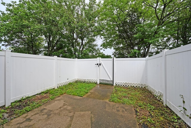 5 Spotswood Cmn, Union Twp, OH 45103 - fenced backyard with a gate and a patio area