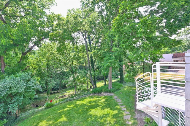 2334 Upland Pl, Cincinnati, OH 45206 - view of green lawn