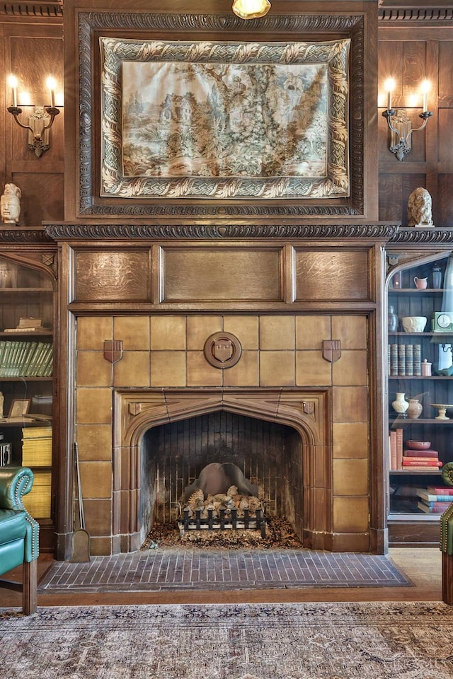 2334 Upland Pl, Cincinnati, OH 45206 - detailed view of a tiled fireplace