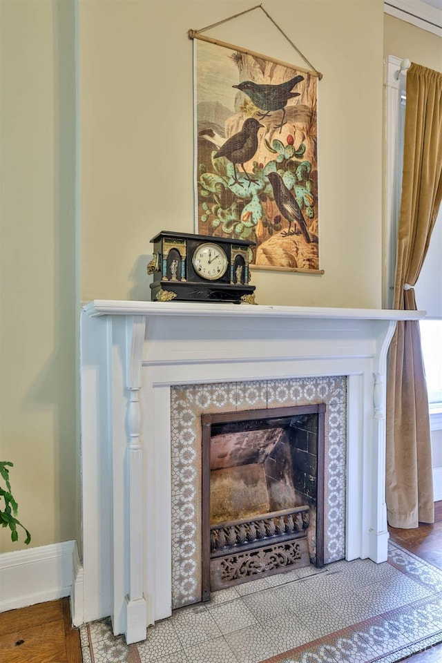 2334 Upland Pl, Cincinnati, OH 45206 - detailed view of a tiled fireplace and baseboards