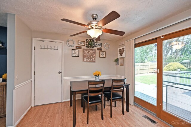 2868 Grosvenor Dr, Colerain Twp, OH 45251 - dining area featuring light wood-type flooring, ceiling fan, a textured ceiling, and baseboards