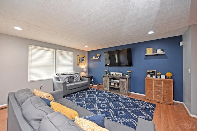 2868 Grosvenor Dr, Colerain Twp, OH 45251 - living area with a textured ceiling, wood finished floors, baseboards, and recessed lighting
