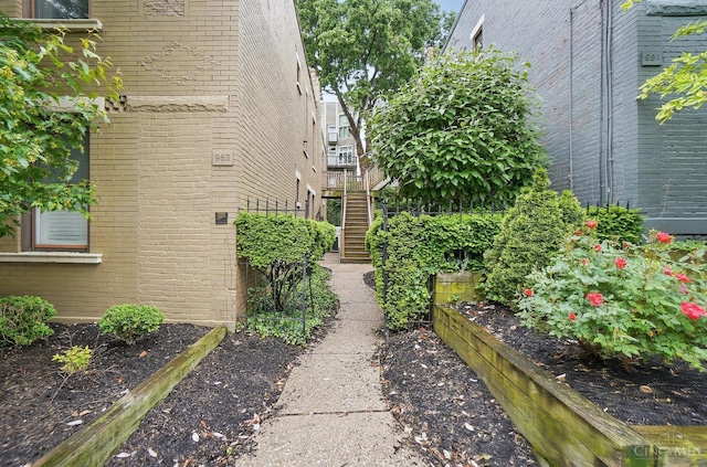 983 Paradrome St Unit A, Cincinnati, OH 45202 - surrounding community with stairs