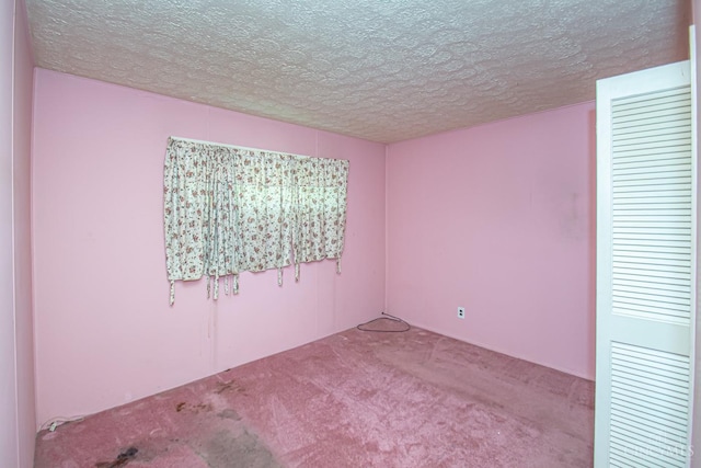 800 Richardson Dr, Middletown, OH 45042 - unfurnished room with a textured ceiling and carpet flooring