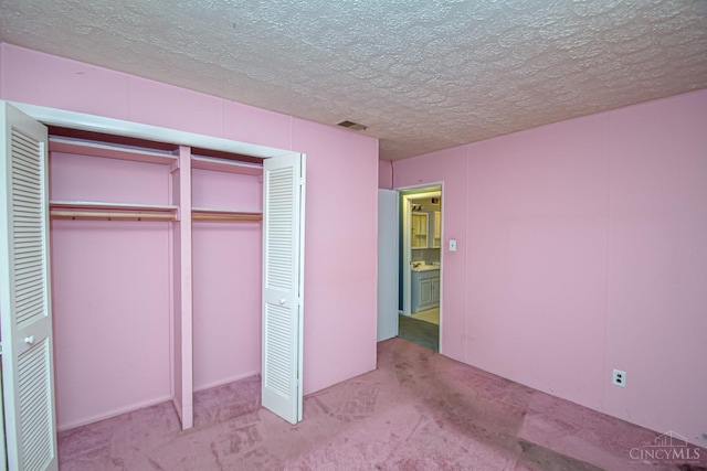 800 Richardson Dr, Middletown, OH 45042 - unfurnished bedroom featuring carpet flooring, a textured ceiling, and a closet